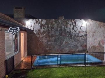 Casa de 4 ambientes, Lanús · Casa con Fondo y Pileta!