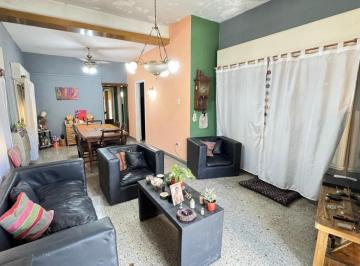 Casa · 196m² · 6 Ambientes · 1 Cochera · Vivienda Multifamiliar Sobre Gran Lote de 48 M! Lanus