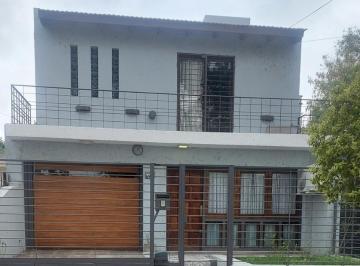 Casa de 4 ambientes, Córdoba · B° Junior Vendo Casa 3 Dorm con Patio, Pileta y Cochera