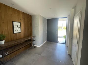 Casa · 305m² · 4 Ambientes · 2 Cocheras · Casa - Los Castaños