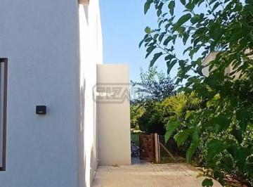 Casa · 272m² · 6 Ambientes · 1 Cochera · Casa Quinta en Alquiler en Haras Santa Maria, Escobar, G. B. a. Zona Norte