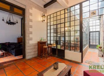 Casa · 190m² · 4 Ambientes · 2 Cocheras · Casa en Paternal
