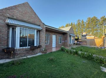 Casa · 70m² · 2 Ambientes · 2 Cocheras · Casa en Venta Zarate