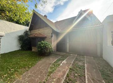 Casa · 180m² · 6 Ambientes · 1 Cochera · Casa en Venta en Adrogué con Parque Arbolado