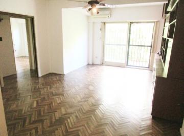 Departamento · 85m² · 4 Ambientes · 1 Cochera · Amplio Semipiso en Flores