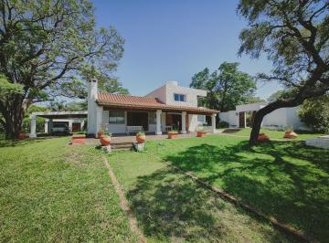 Casa · 380m² · 5 Ambientes · 4 Cocheras · Casa en Villa Allende Golf