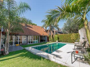 Casa · 350m² · 6 Ambientes · 3 Cocheras · Casa de 6 Amb con Pileta en Saavedra!