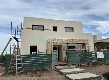 Casa · 181m² · 5 Ambientes · 1 Cochera · Venta Casa 3 Dorm. con Pileta en San Pablo, Pilar, G. B. a. Zona Norte