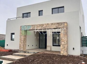Casa · 181m² · 5 Ambientes · 1 Cochera · Venta Casa 3 Dorm. con Pileta en San Pablo, Pilar, G. B. a. Zona Norte