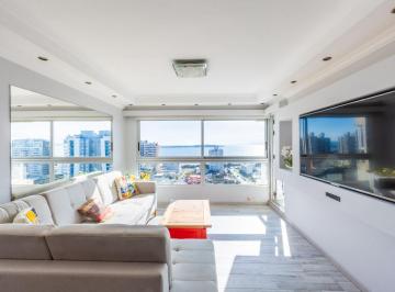 Departamento · 70m² · 4 Ambientes · 1 Cochera · Departamento en Punta del Este, Uruguay, 100 m de La Playa.