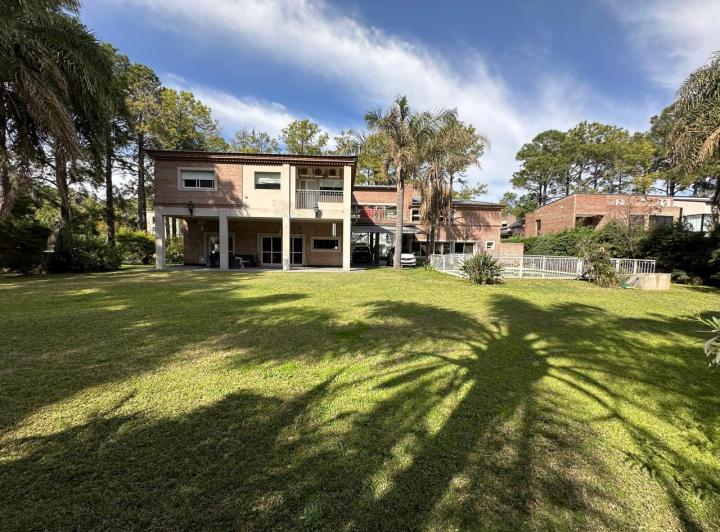Casa · 480m² · 5 Ambientes · 2 Cocheras