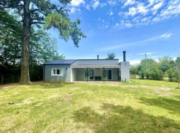 Casa · 66m² · 3 Ambientes · Venta Casa en Lobos con Jardín 850 m² Arbolado, Alambrado!