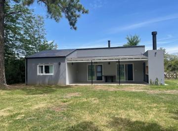 Casa · 60m² · 3 Ambientes · Venta Casa en Lobos con Jardín 850 m² Arbolado, Alambrado!