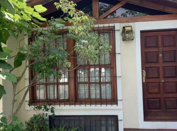 Casa · 142m² · 5 Ambientes · 1 Cochera · Casa 5 Amb. en Ciudad Jardín, con Piscina y Quincho