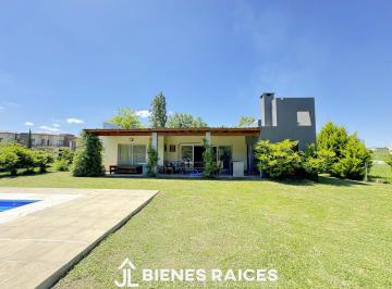 Casa · 1058m² · 5 Ambientes · 1 Cochera · Casa en Venta en El Barrio El Campo Fincas Exclusivas Cardales