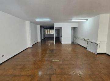 Local comercial · 208m² · 3 Ambientes · Caseros 985, Local Para Multirubro. Excelentes Condiciones, 2 Baños, Sotano