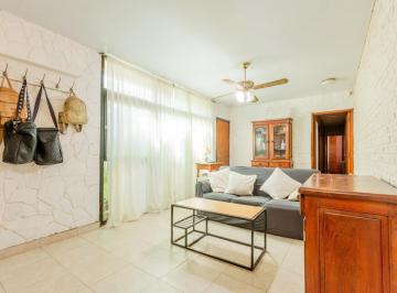 Casa · 176m² · 5 Ambientes · 1 Cochera · Venta/permuta - Casa 3 Dorm., con Patio y Cochera - Alberdi, Rosario