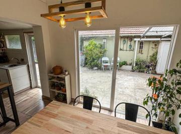 Casa · 130m² · 3 Ambientes · 1 Cochera · Casa 3 Amb en Esquina en Los Pinares