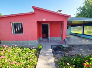 frente · Casa con 701 m² en Venta en Romang.