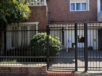 Casa · 160m² · 4 Ambientes · 1 Cochera · Venta Casa 4 Amb Cochera y Fondo Padua