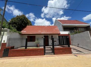 Casa · 85m² · 4 Ambientes · 2 Cocheras · Casa en Venta en La Plata