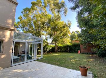 Casa · 1m² · 5 Ambientes · Casa en Alquiler Temporario en Bosque Peralta Ramos