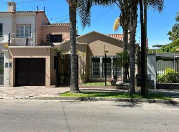 Casa · 270m² · 6 Ambientes · 2 Cocheras · Chalet en Venta en Haedo