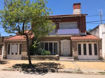 Casa · 340m² · 5 Ambientes · 3 Cocheras · Chalet 5 Amb. en Venta Esperanza - Santa Fe