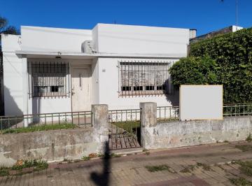 Casa · 107m² · 3 Ambientes · 2 Cocheras · Venta Casa de 3 Ambientes - Lanus
