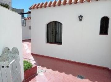 Casa · 115m² · 3 Ambientes · 1 Cochera · Venta Casa 2 Dorm. con Cochera en Barrio Pueyrredon