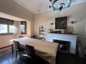Casa · 223m² · 4 Ambientes · 2 Cocheras · ¡Oportunidad, Ideal Inversores! Casa en Inmejorable Ubicació