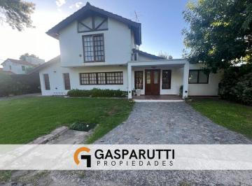Casa · 200m² · 5 Ambientes · 6 Cocheras · Casa en Alquiler Anual Amoblado en Aranjuez con Pileta!