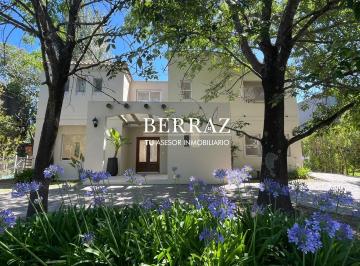 Casa · 231m² · 6 Ambientes · 1 Cochera · Casa Venta 5 Dorm. Barrio Saint Matthews Lote de 822 m² Pilar
