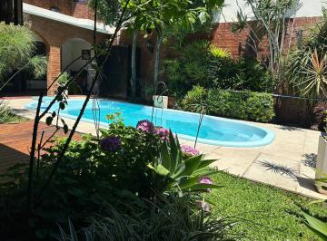 Casa · 2500m² · 6 Ambientes · 1 Cochera · Casa en Venta Burzaco