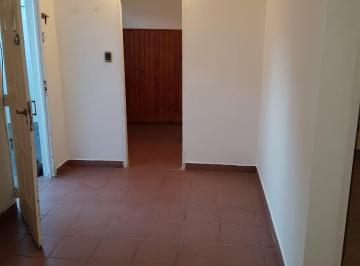 Casa de 4 ambientes, Hurlingham · Casa en Alquiler! Recién Pintada y Lista Para Ingresar!