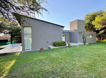 Casa · 360m² · 6 Ambientes · 3 Cocheras · Casa, Venta, Barrio Privado Causana. 3 Dorm., 3 Baños. Cachorro de 360 m².