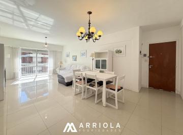 Departamento · 89m² · 4 Ambientes · Departamento de 4 Ambientes Al Frente, con Balcón Saliente.