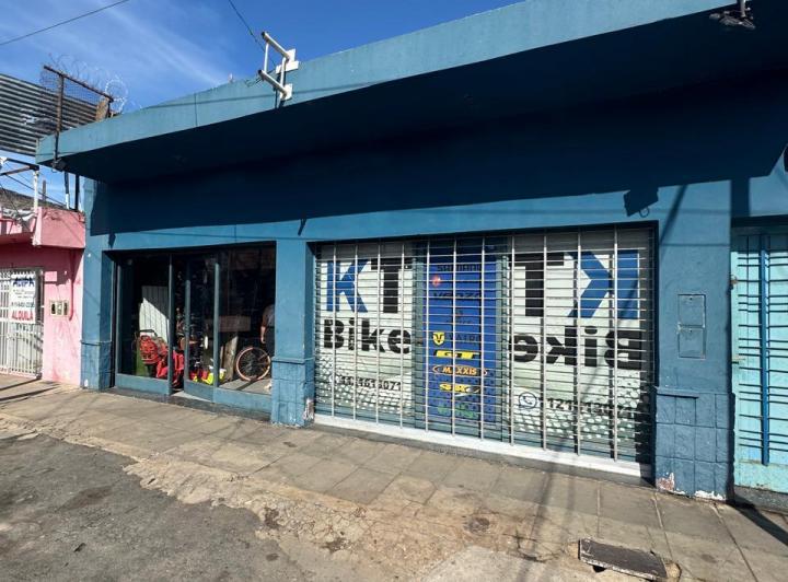 Local comercial · 220m²