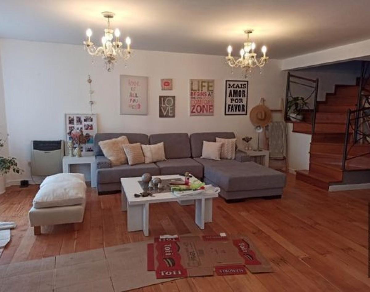 Precioso chalet de moderno diseño en lo mejor de Caisamar, a 200 mts. de avda Constitución