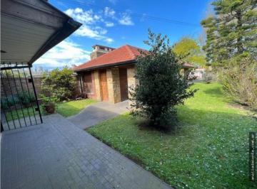 Casa · 205m² · 6 Ambientes · 3 Cocheras · Hermoso y Solido Chalet 6 Amb. Gran Lote B. Constitucion