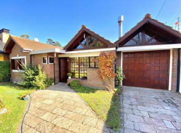 Casa · 159m² · 5 Ambientes · 1 Cochera · Hermoso Chalet 5 Amb en San Jeronimo