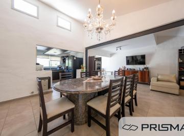 Casa · 200m² · 6 Ambientes · 2 Cocheras · Casa - 3 Dorm - Barrio Argüello - Apta Crédito