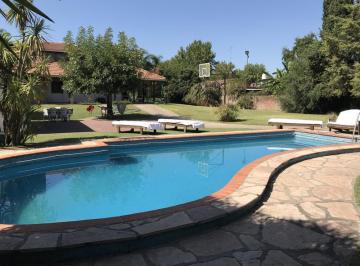 Quinta vacacional · 2555m² · 7 Ambientes · 2 Cocheras · Casa - San Vicente