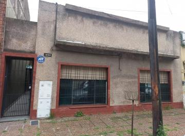 Casa · 150m² · 4 Ambientes · Venta de Casa con 3 Deptos en Block