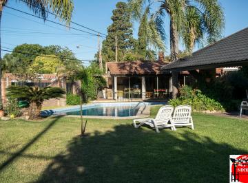 Casa de 10 ambientes, Córdoba · Granja de Funes/todo Pb/3d/3b/pileta/quincho/ Cochera Para 4 Autos
