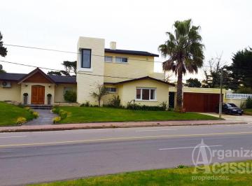 Casa · 436m² · 6 Ambientes · Punta del Este Casa Venta 4 Dorm. Escritorio y Dependencia de Servicio Garage Piscina Jardin