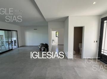 Casa · 160m² · 5 Ambientes · Casa en Venta, 3 Dorm. en El Cantón Barrio Islas, Escobar