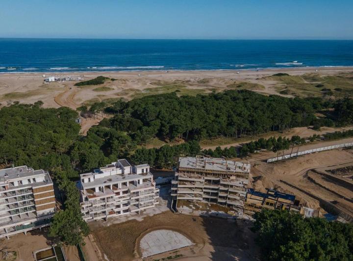 Desarrollo vertical · Loom Forest Village Pinamar Norte