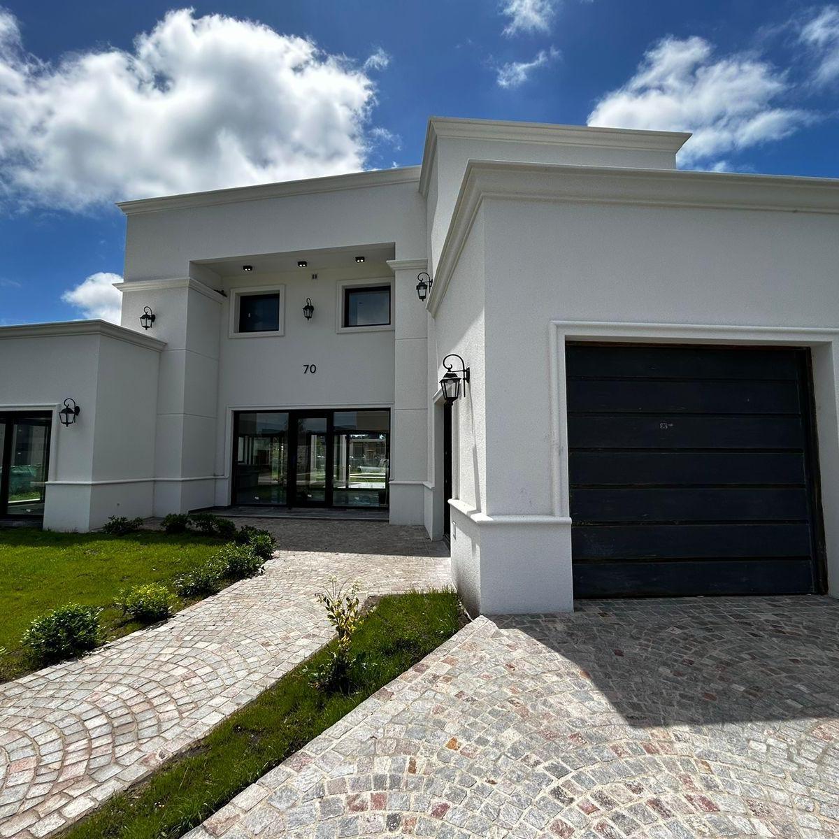 Casa contemporánea a estrenar 190m² en barrio privado Arenas Chico