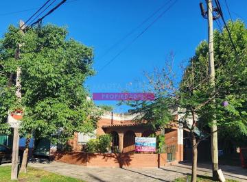 Casa · 130m² · 3 Ambientes · Excelente Casa en Esquina con Local
